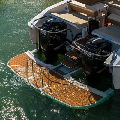plataforma bano y motores fuera borda
