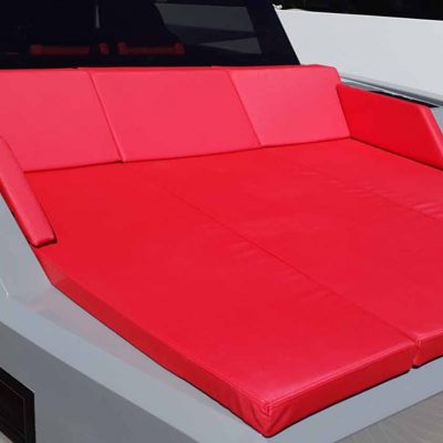detalle solarium proa rojo yate