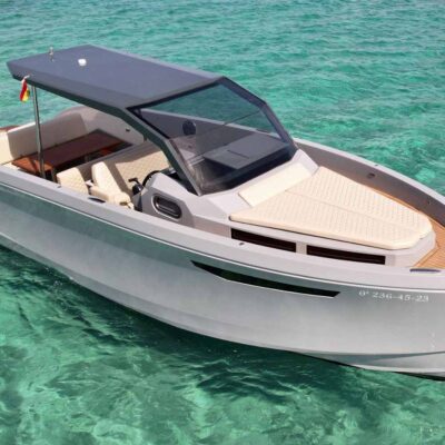 yate lancha motora fondeo
