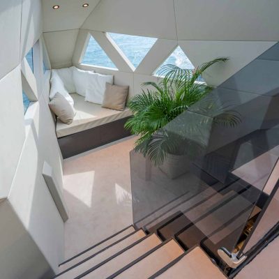 escaleras distribuidor yate