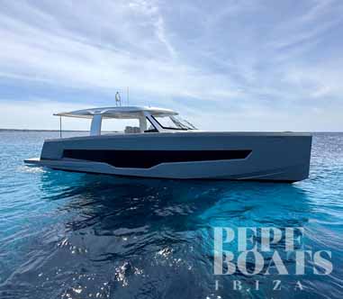 yate blanco fondeo