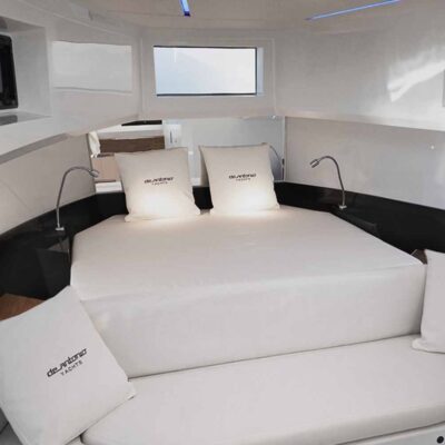Camarote blanco yate