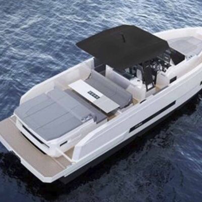 yate blanco fondeo