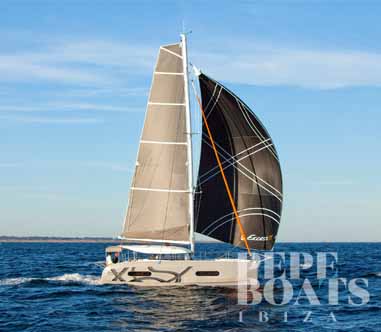 catamaran velas navega