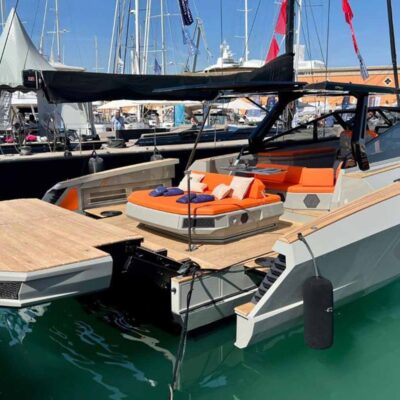 plataforma bano yate amarre pueerto