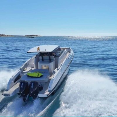 popa yate blanco navega