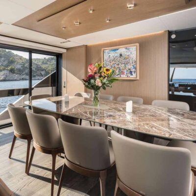 comedor interior yate