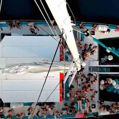 catamaran velero vista dron