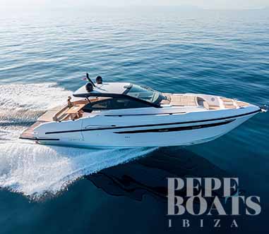 yate blanco navega logo pepeboats ibiza