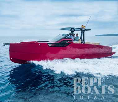 yate rojo navega logo pepeboats ibiza