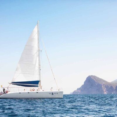 velero fondeo