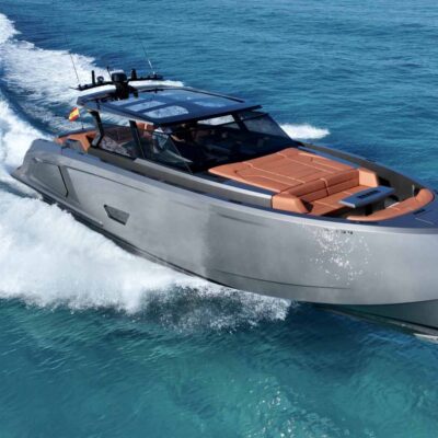 yate plata navega