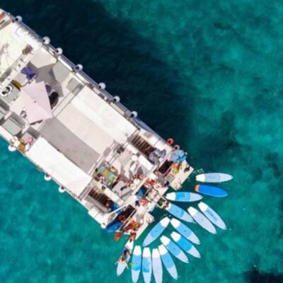 catamaran grande juguetes acuaticos vista dron