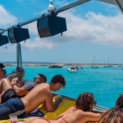 personas solarium barco