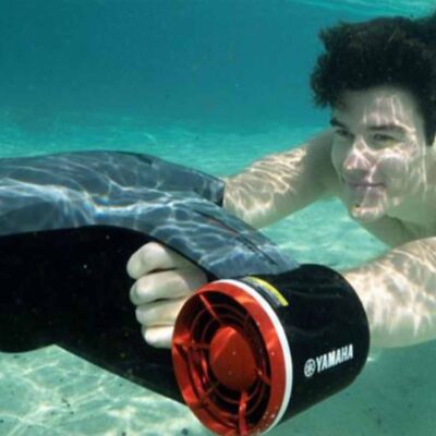 hombre buceo jueguete acuatico